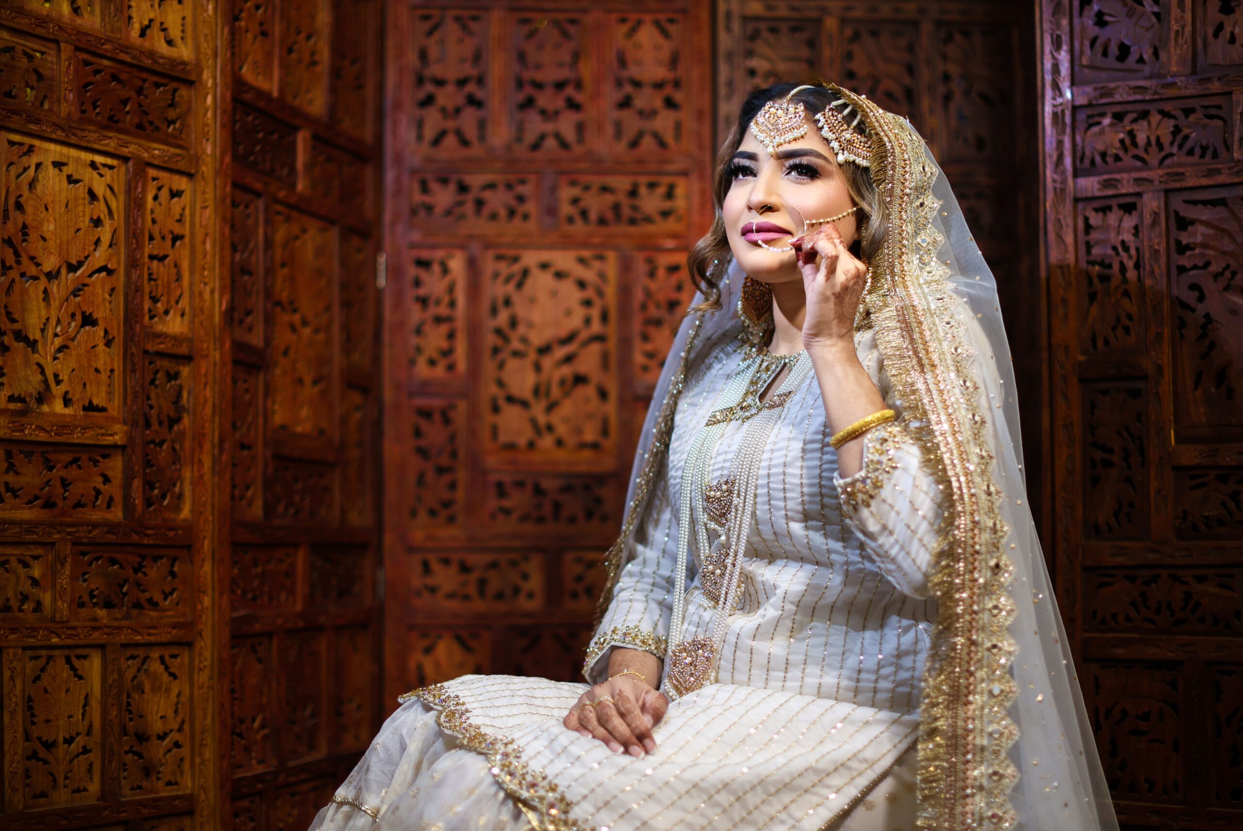 Female photographer specialising in Muslim weddings with cultural sensitivity and experience.